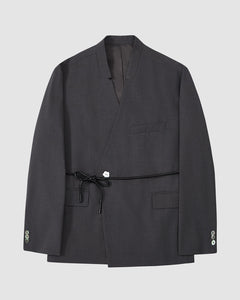 COLLARLESS TIE BLAZER
