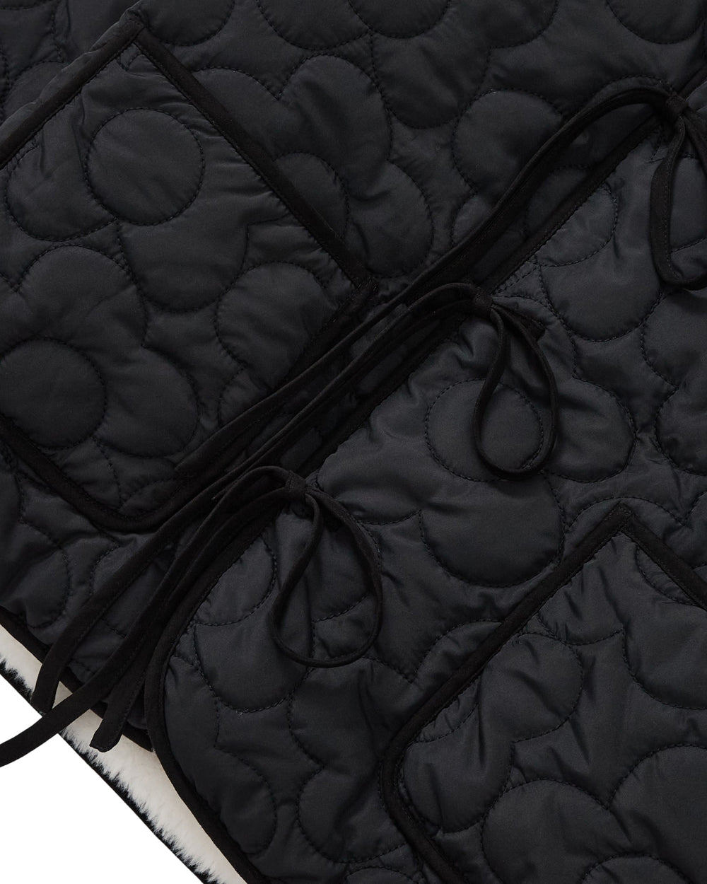 BLACK IVORY REVERSIBLE FLOWER QUILTED JEOGORI FLEECE